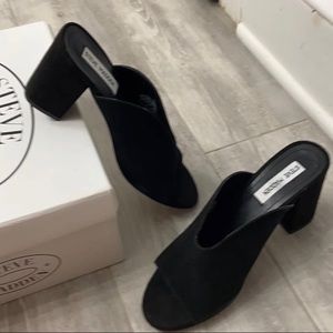 NWT Steve Madden Cut Out Mules